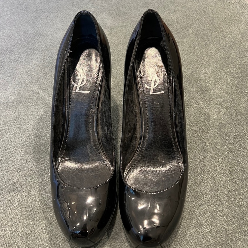 39.5 YSL pumps in mint condition